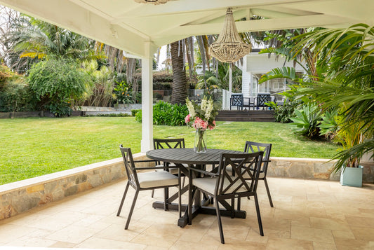 Shelta Southampton Round Table Outdoor Dining Setting