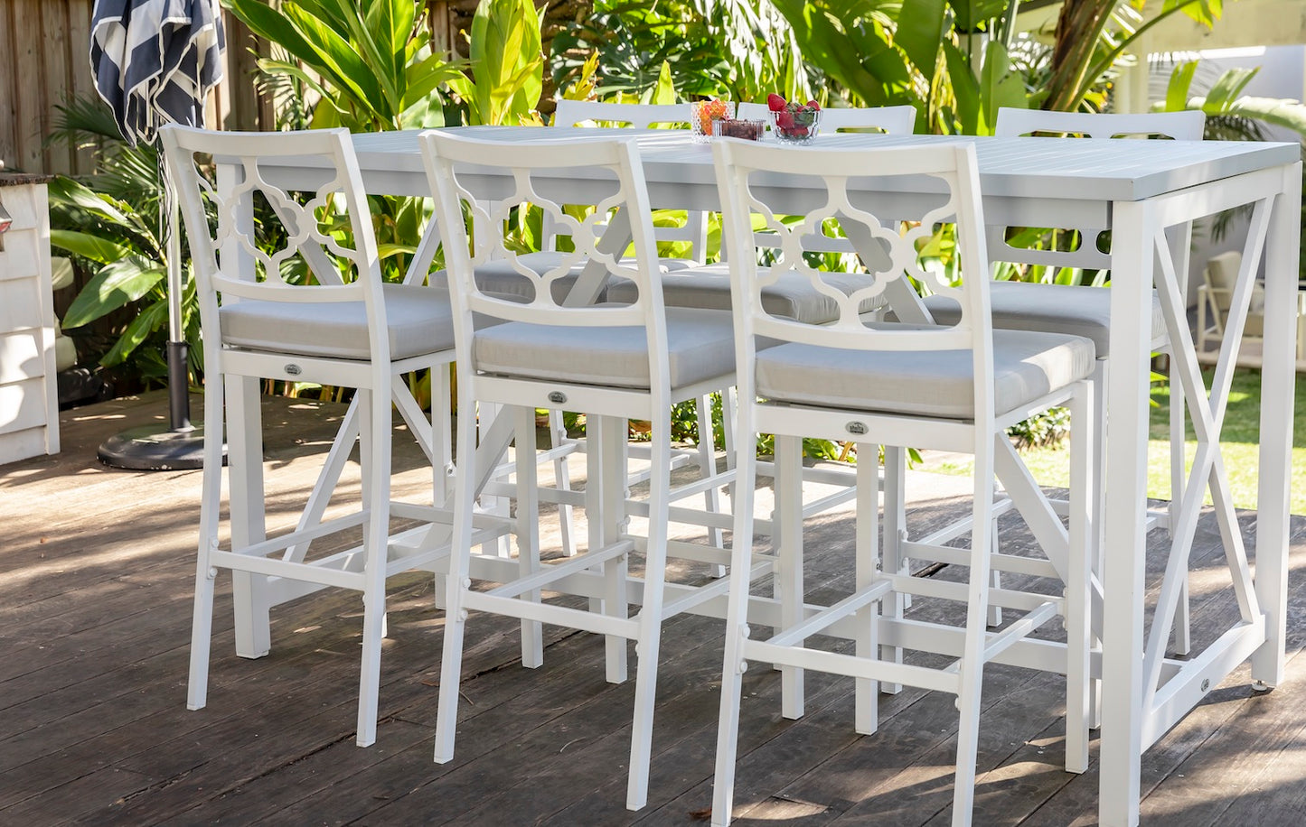 Shelta Chesapeake Outdoor Bar Setting